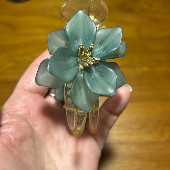 Accessories - BOGO Floral Hair Clip